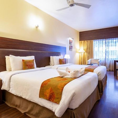 The Woodrose Hotel Bangalore Exterior foto