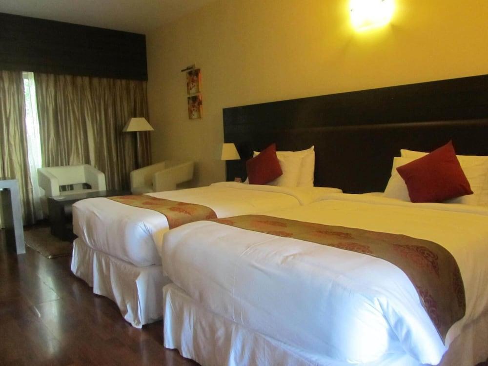 The Woodrose Hotel Bangalore Exterior foto