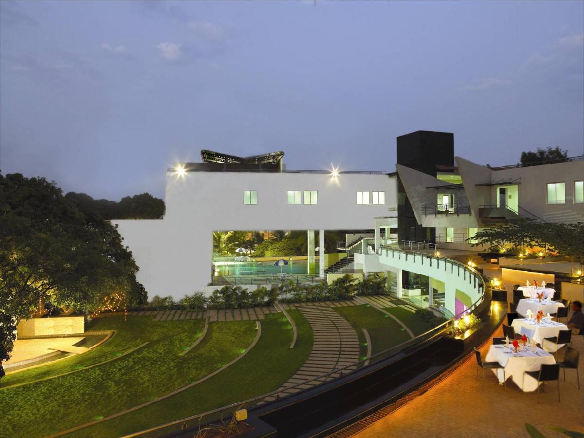 The Woodrose Hotel Bangalore Exterior foto
