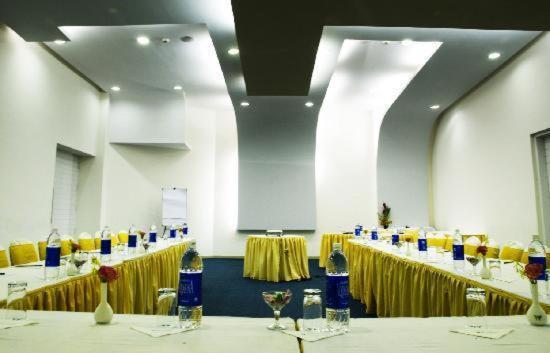The Woodrose Hotel Bangalore Exterior foto