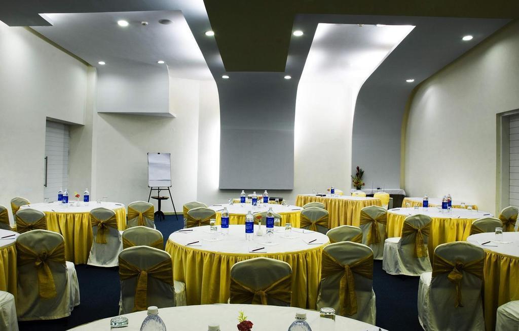 The Woodrose Hotel Bangalore Exterior foto