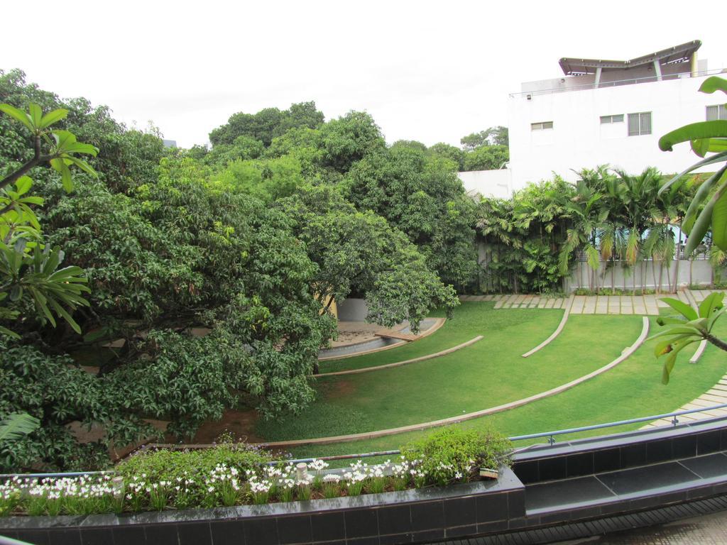 The Woodrose Hotel Bangalore Exterior foto