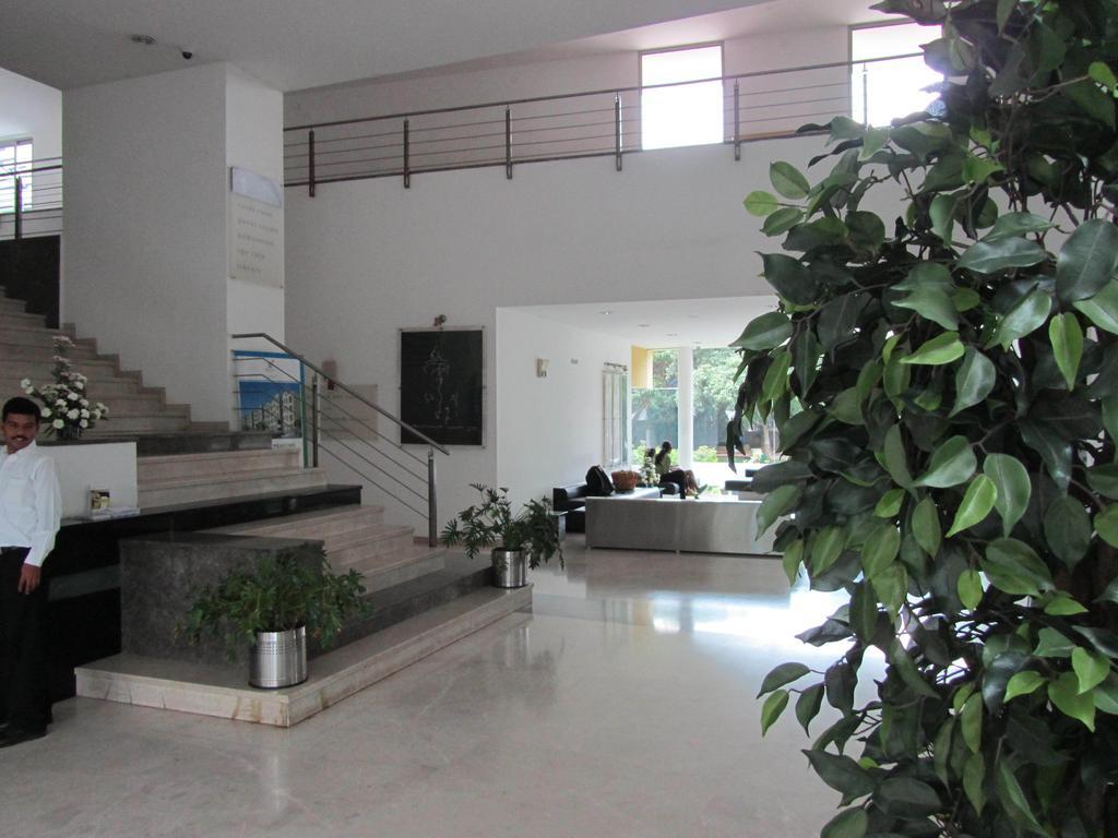 The Woodrose Hotel Bangalore Exterior foto