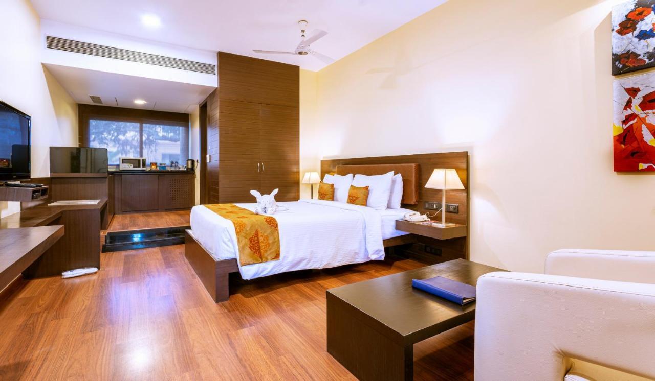 The Woodrose Hotel Bangalore Exterior foto