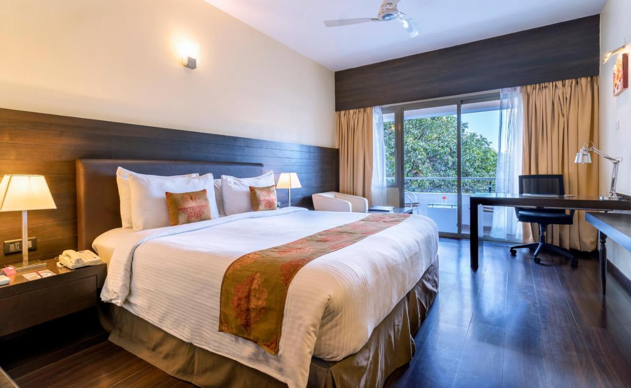 The Woodrose Hotel Bangalore Exterior foto